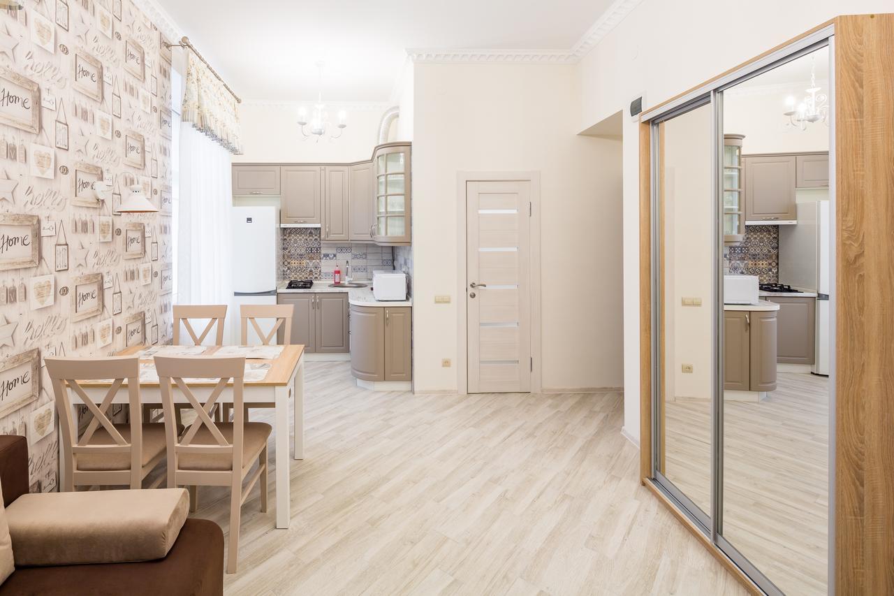 Leogrand Vip Apartments On Udatnogo 4 리비프 외부 사진